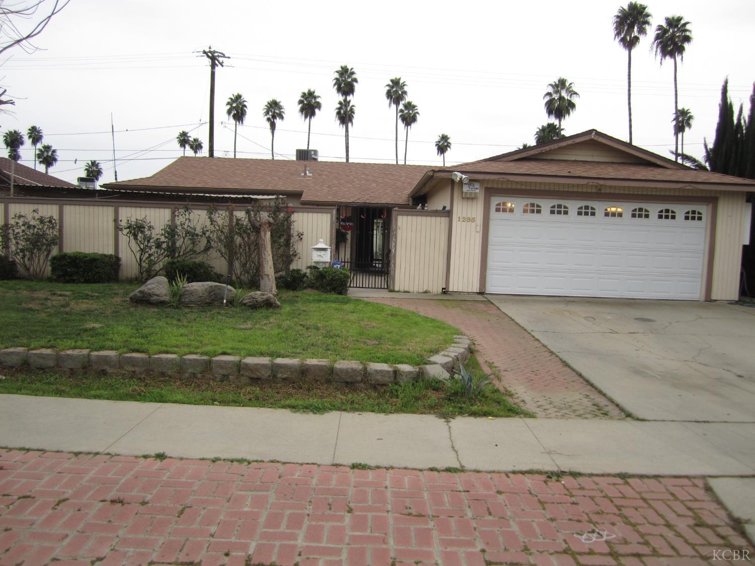 1295 Lassen Dr, Hanford, CA 93230