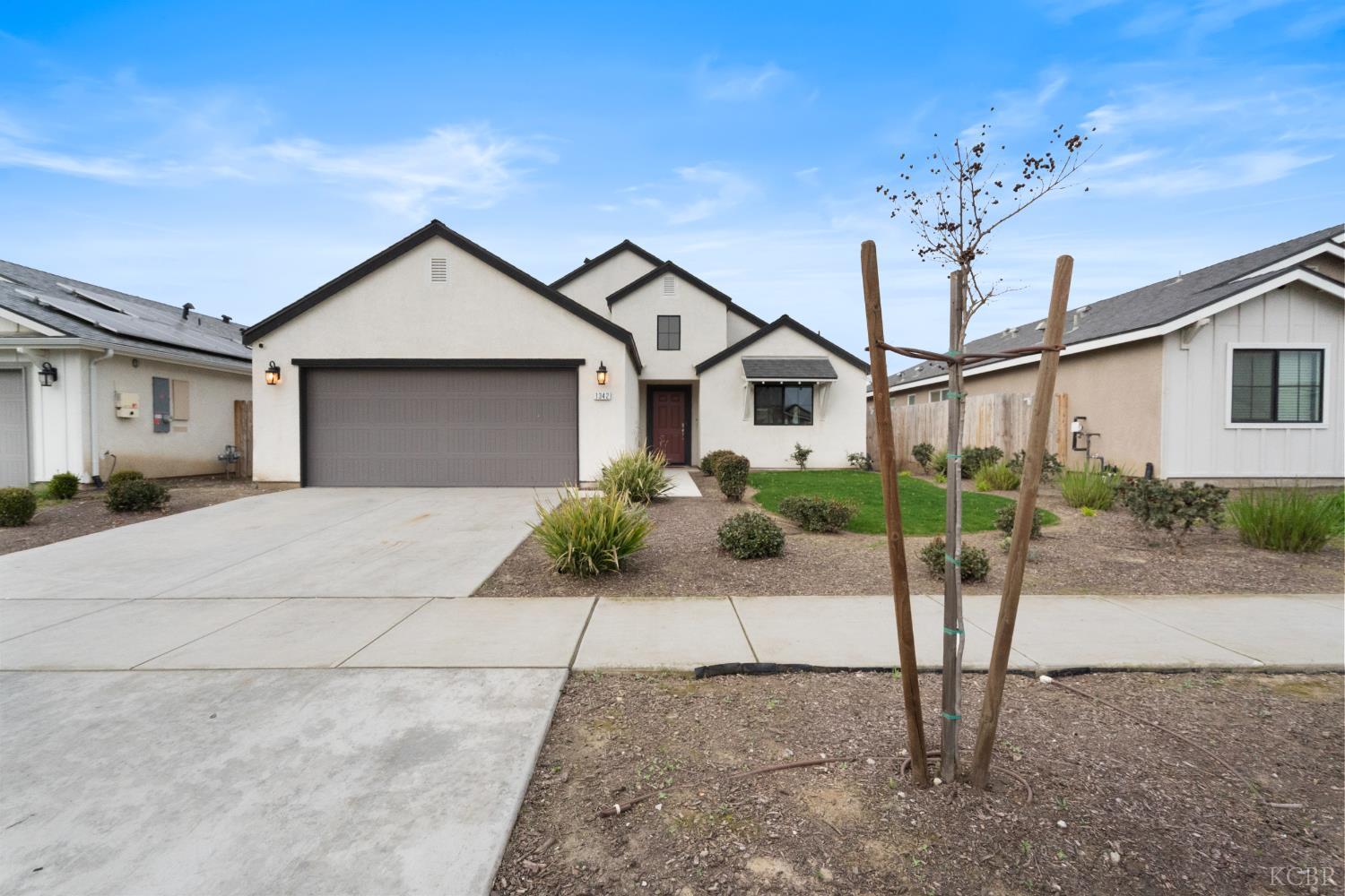 1342 W Butterfield Ln, Hanford, CA 93230