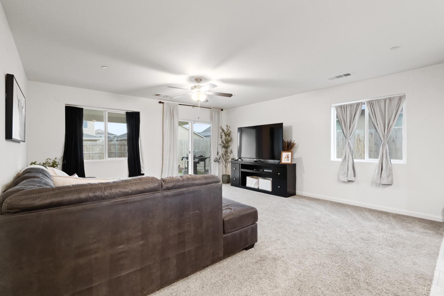 1342 W Butterfield Ln, Hanford, CA 93230