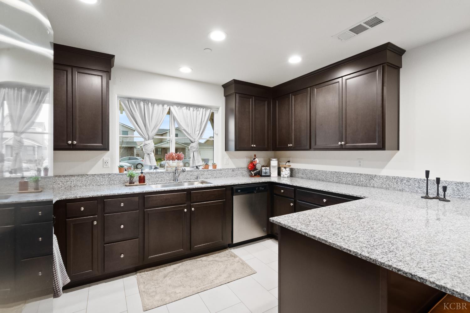 1342 W Butterfield Ln, Hanford, CA 93230