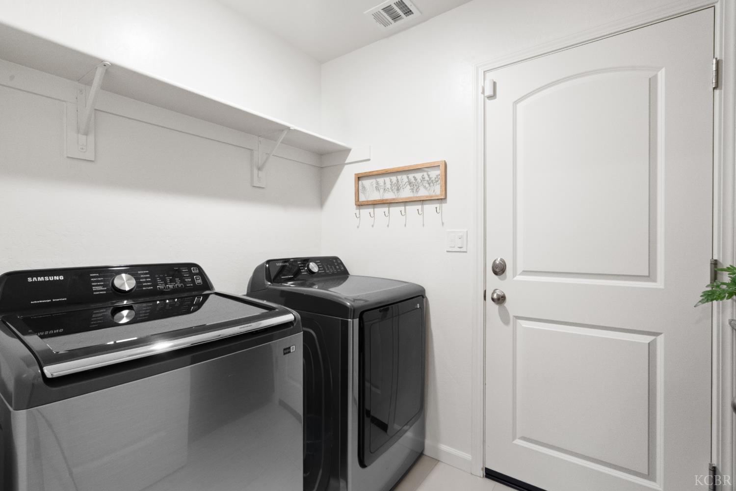 1342 W Butterfield Ln, Hanford, CA 93230