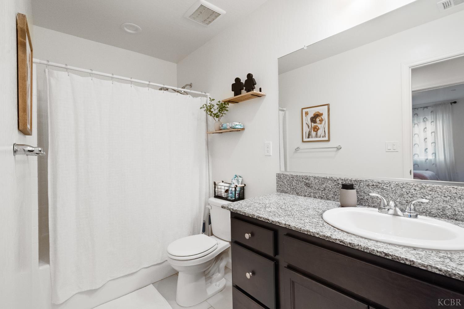 1342 W Butterfield Ln, Hanford, CA 93230