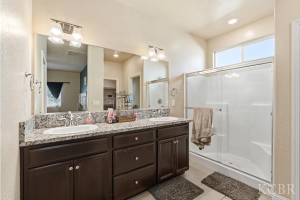 1150 Fire Fall Ave, Lemoore, CA 93245