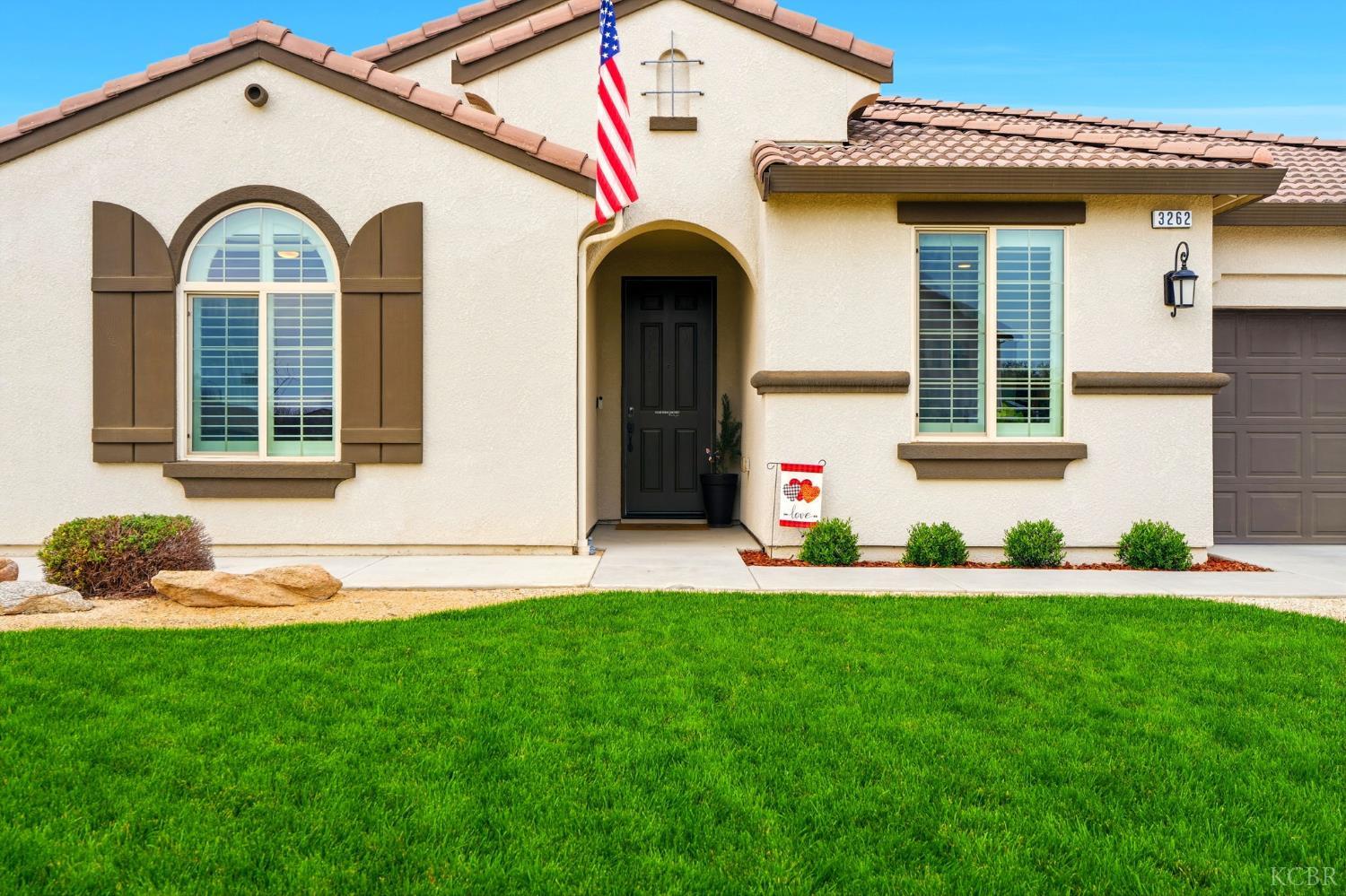 3262 N Morning Dove Ln, Hanford, CA 93230
