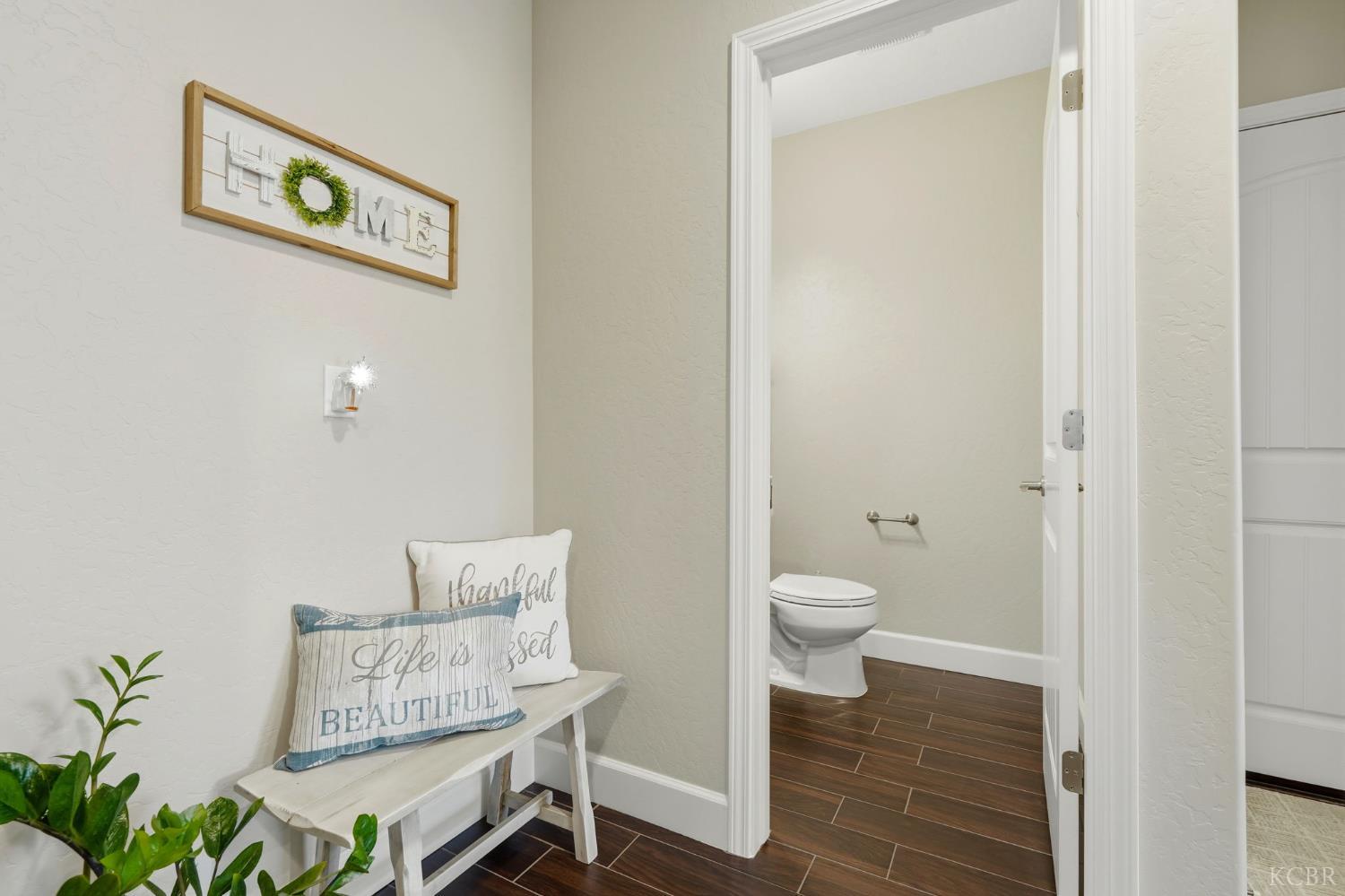 3262 N Morning Dove Ln, Hanford, CA 93230