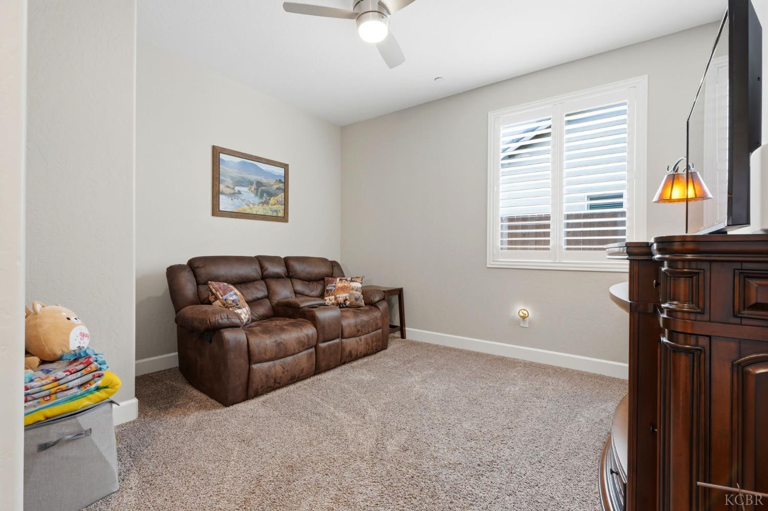 3262 N Morning Dove Ln, Hanford, CA 93230