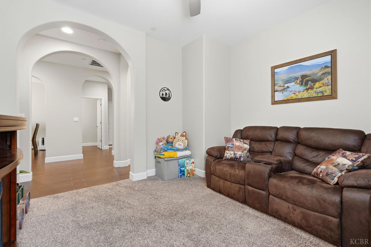 3262 N Morning Dove Ln, Hanford, CA 93230