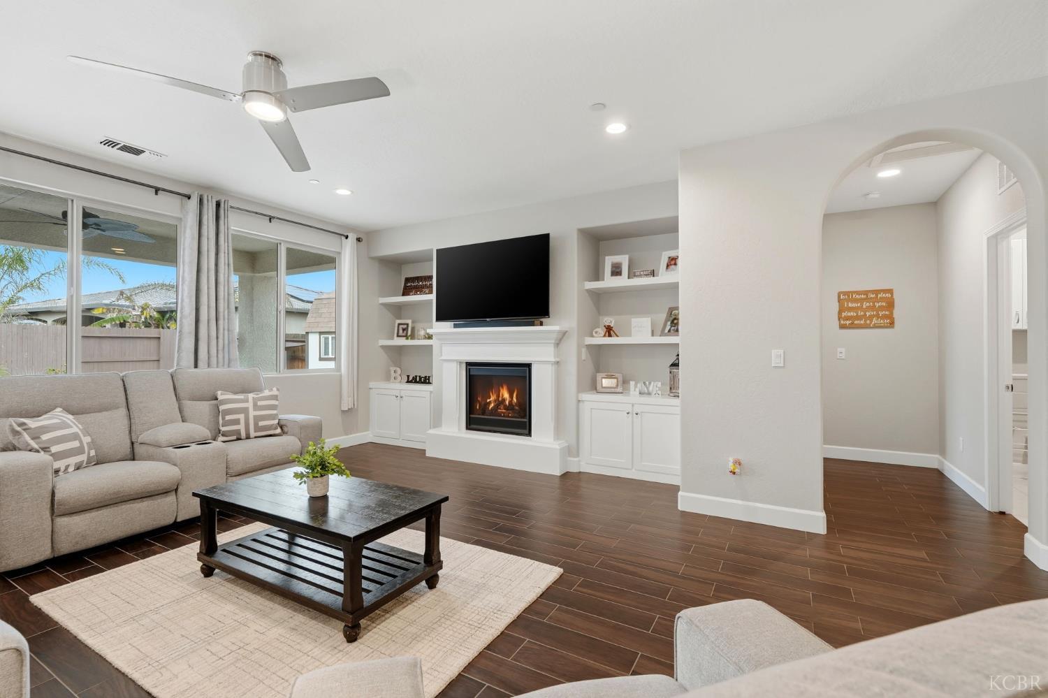 3262 N Morning Dove Ln, Hanford, CA 93230