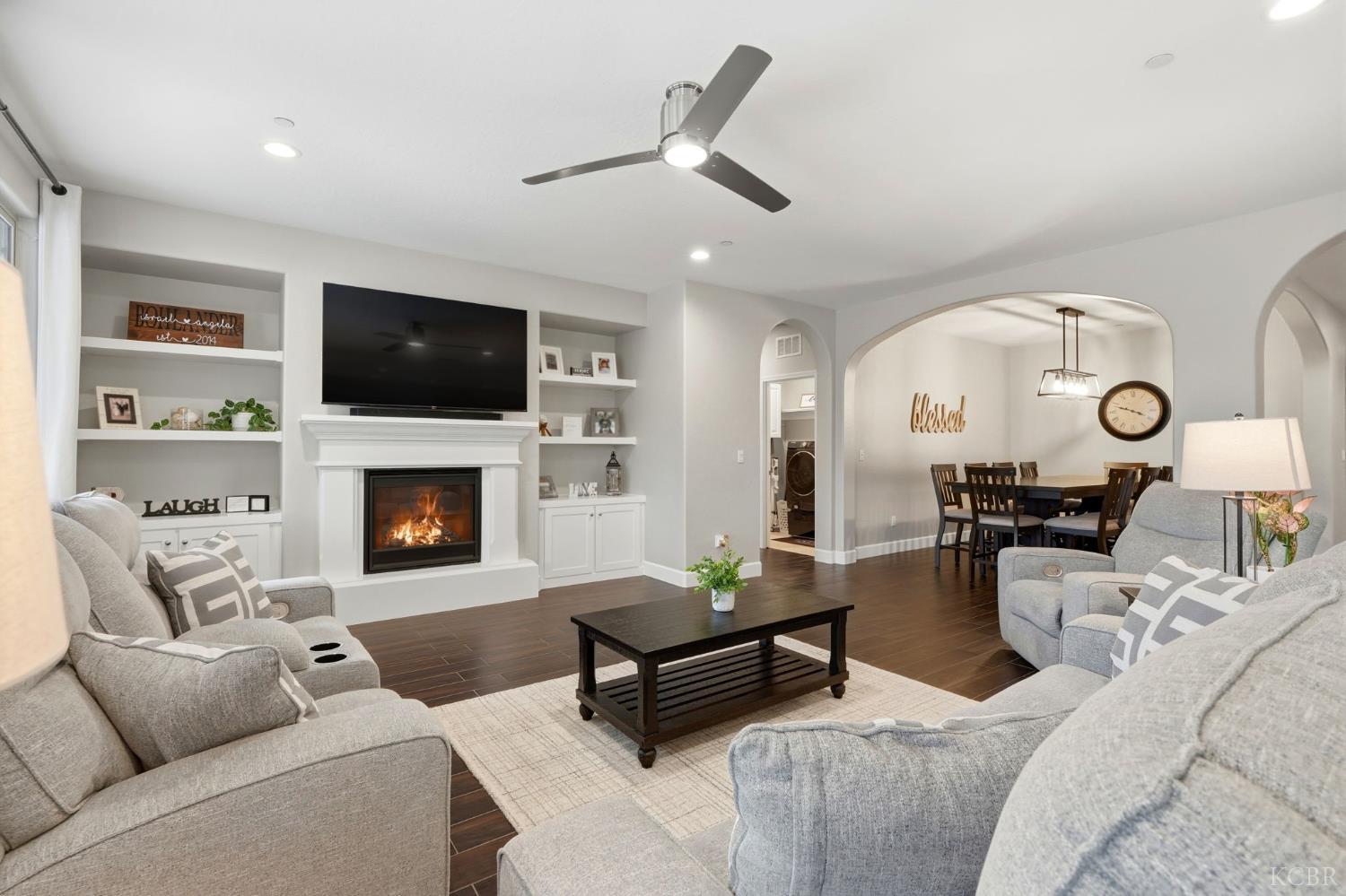 3262 N Morning Dove Ln, Hanford, CA 93230