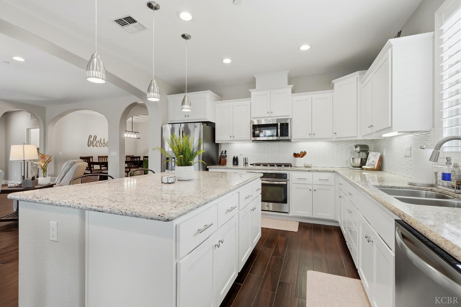 3262 N Morning Dove Ln, Hanford, CA 93230