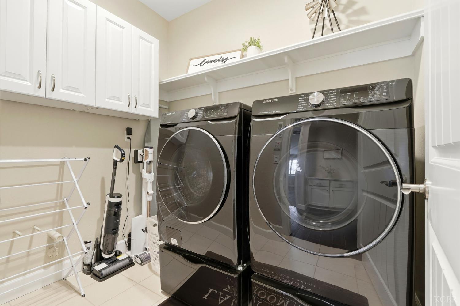 3262 N Morning Dove Ln, Hanford, CA 93230