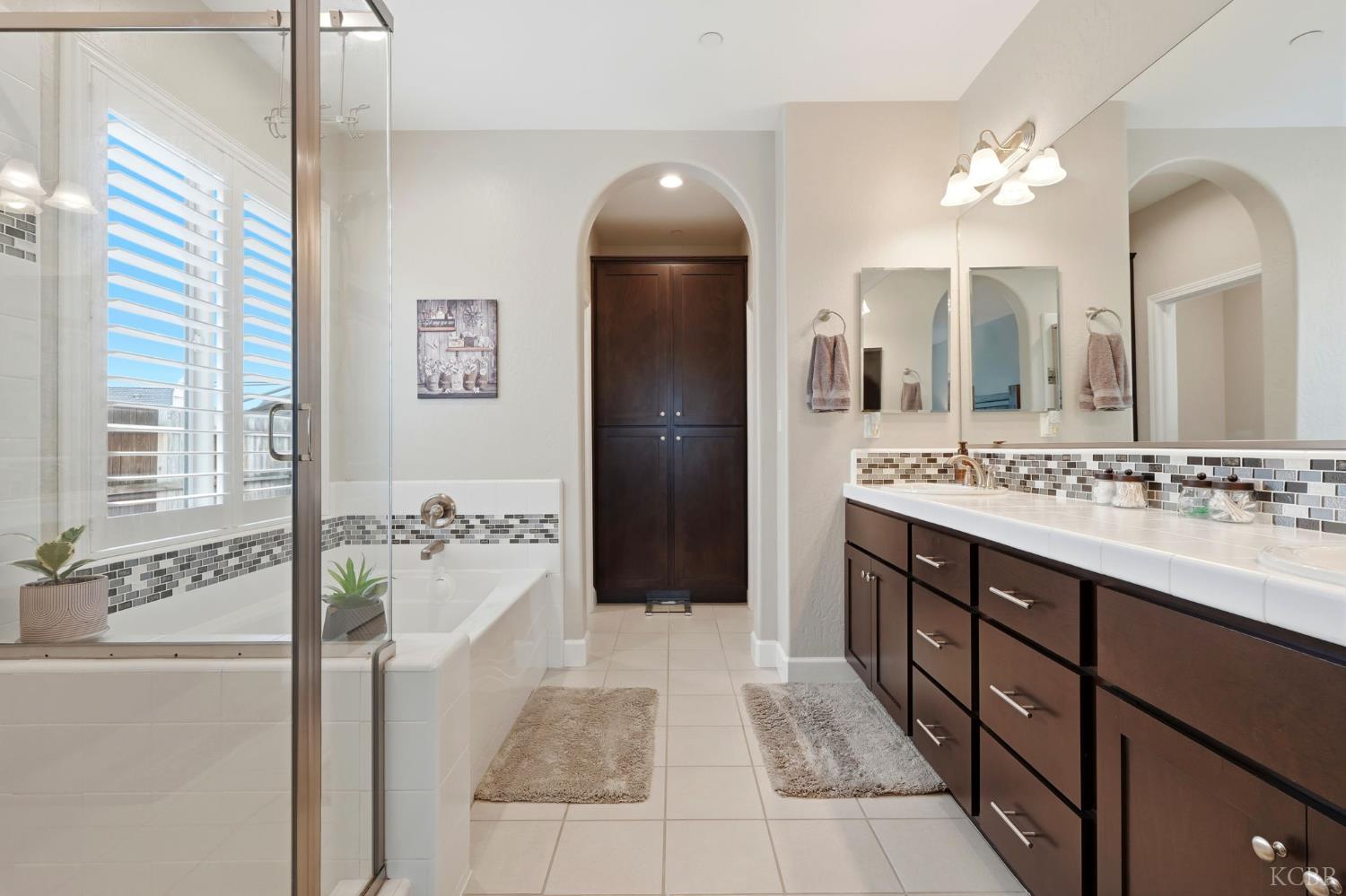 3262 N Morning Dove Ln, Hanford, CA 93230