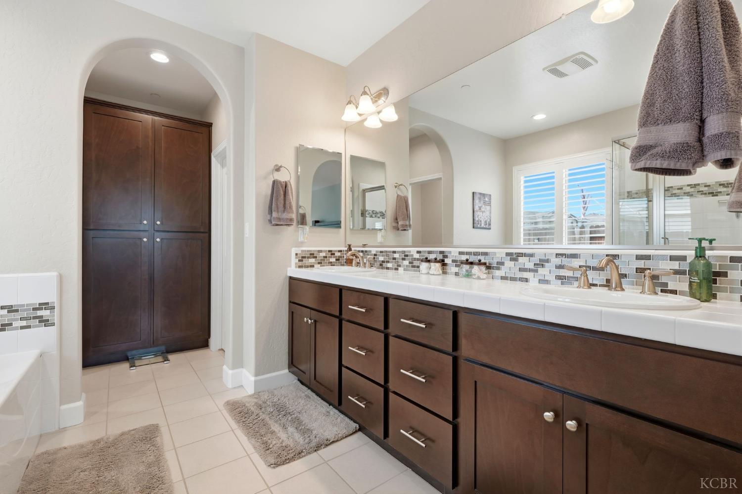 3262 N Morning Dove Ln, Hanford, CA 93230