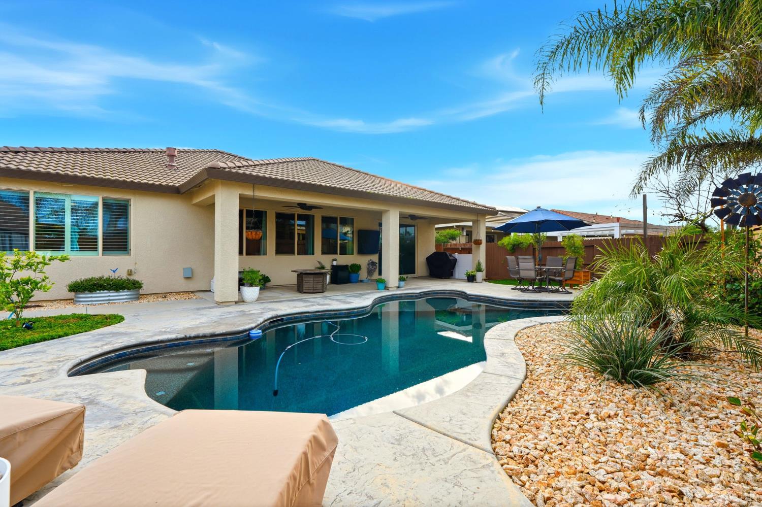 3262 N Morning Dove Ln, Hanford, CA 93230