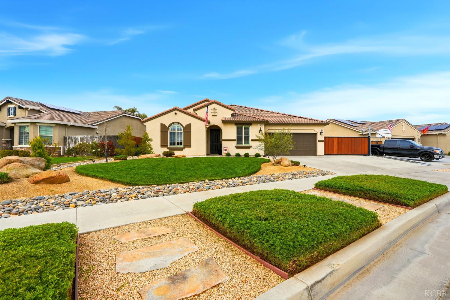 3262 N Morning Dove Ln, Hanford, CA 93230