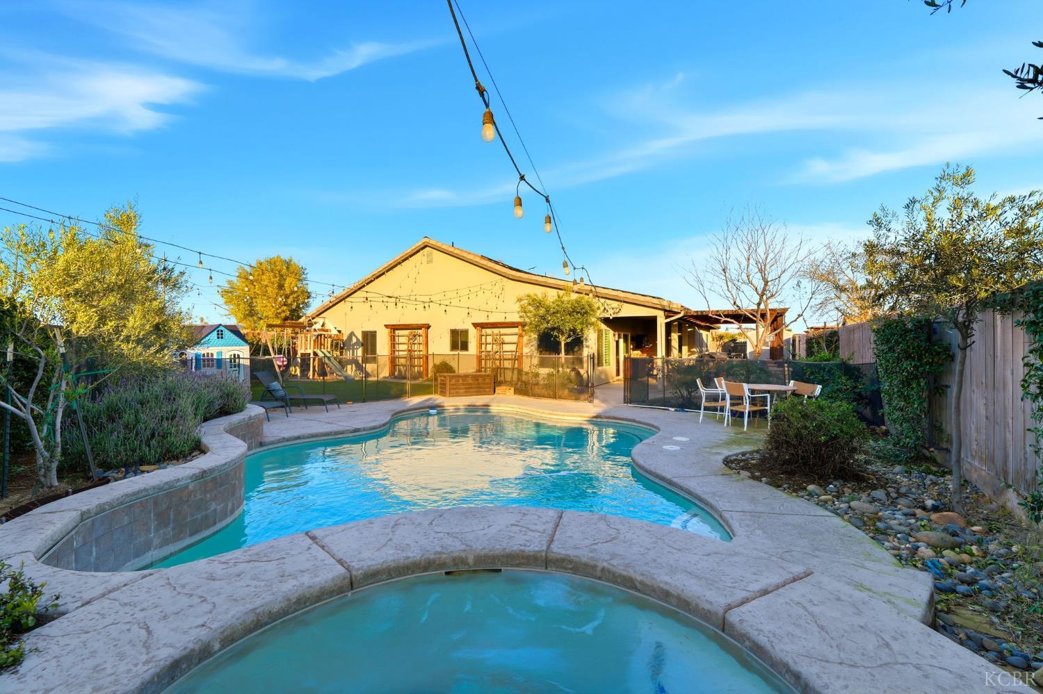 1483 Atlantic Ave, Lemoore, CA 93245