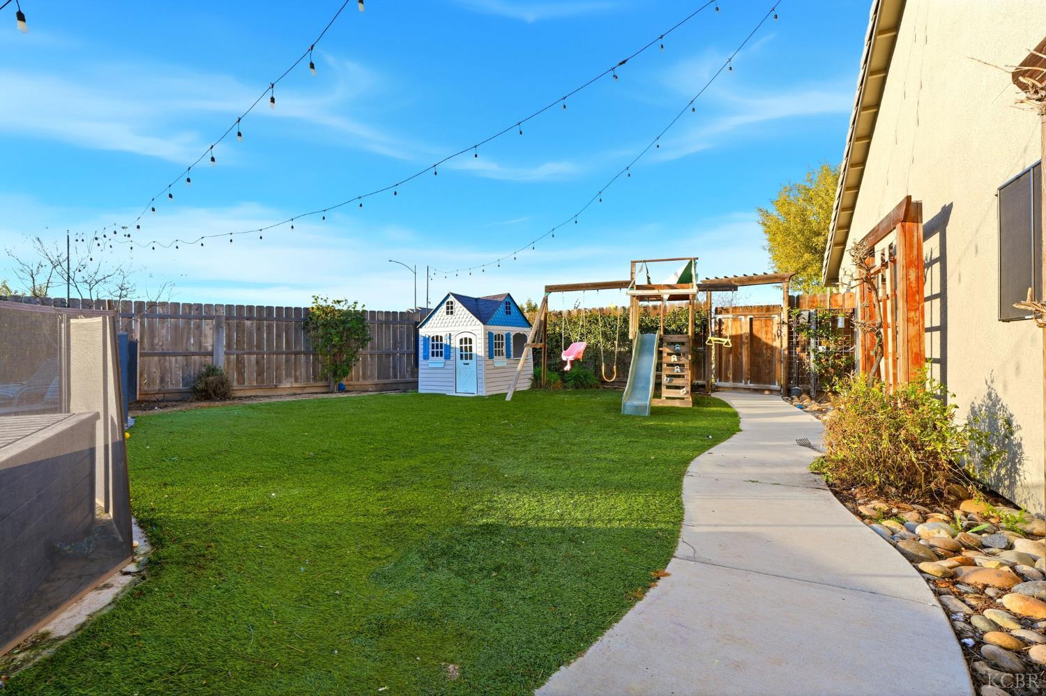 1483 Atlantic Ave, Lemoore, CA 93245