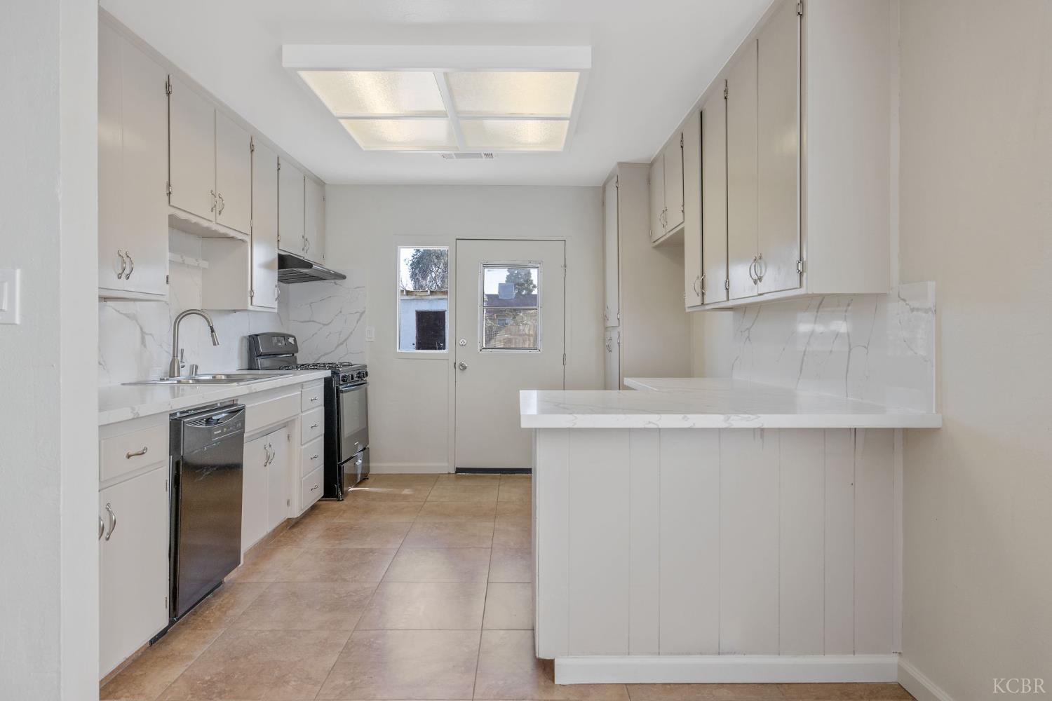 1432 N Locust St, Visalia, CA 93291