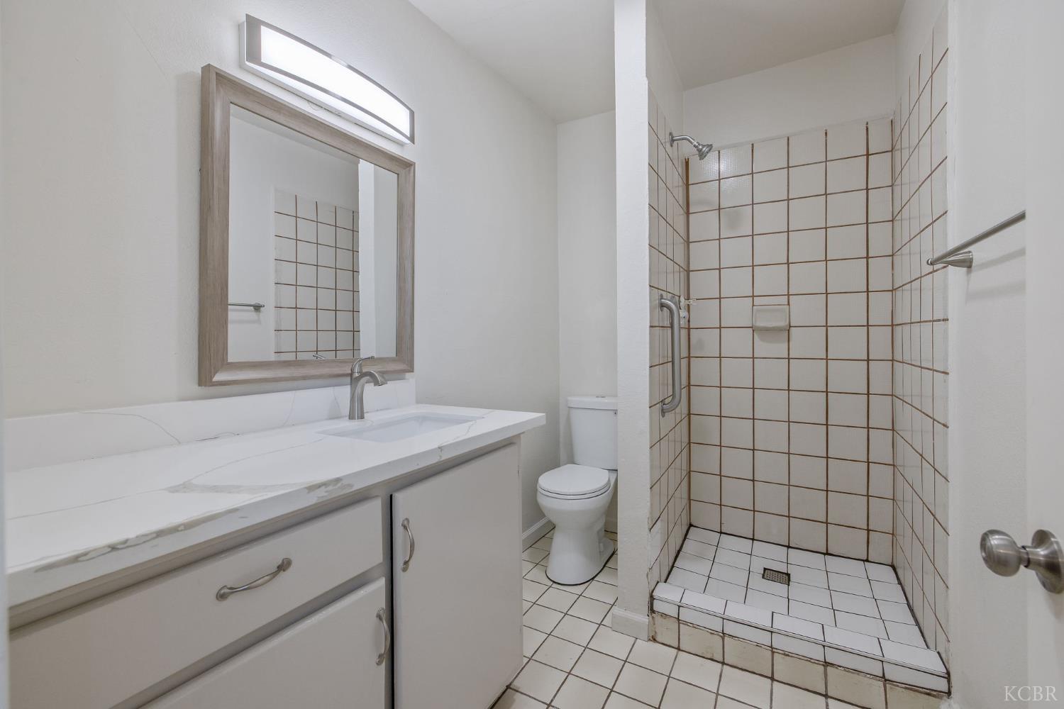 1432 N Locust St, Visalia, CA 93291