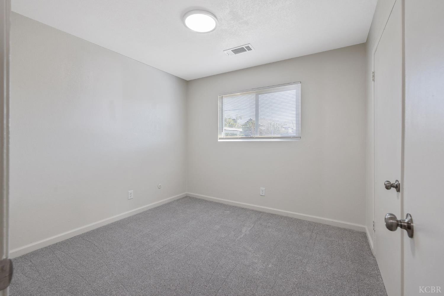 1432 N Locust St, Visalia, CA 93291