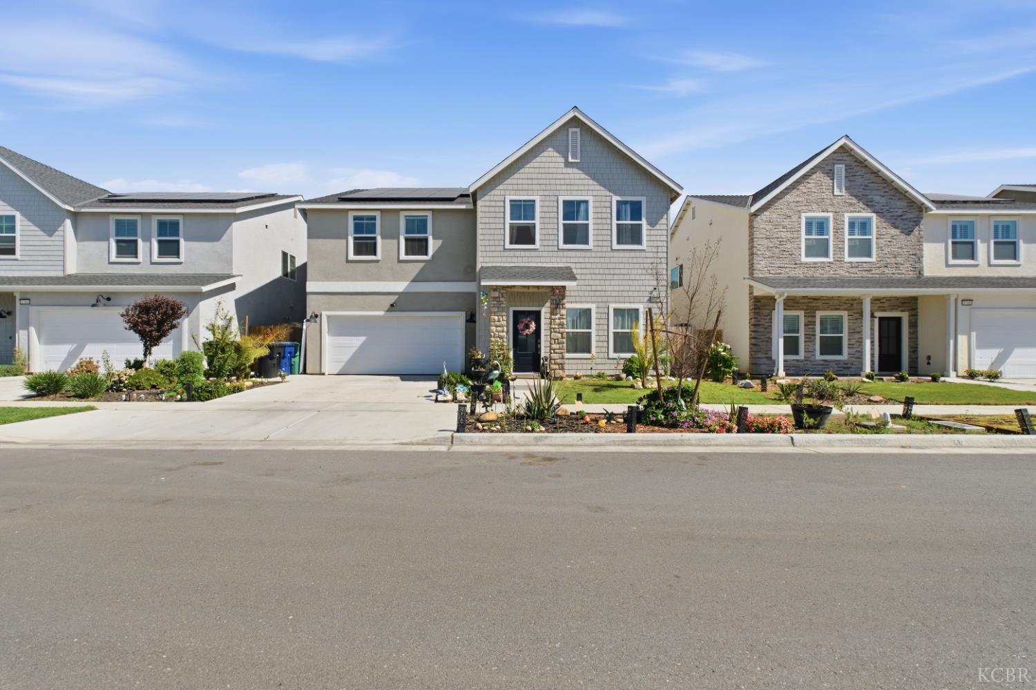 1773 N Sophia St, Hanford, CA 93230