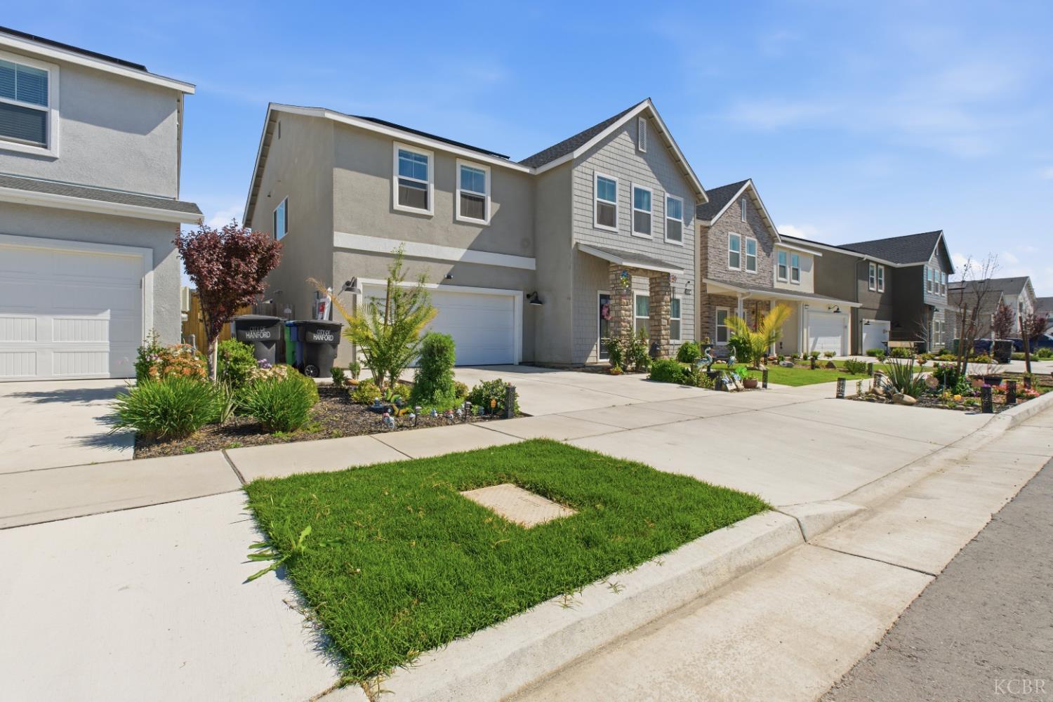 1773 N Sophia St, Hanford, CA 93230