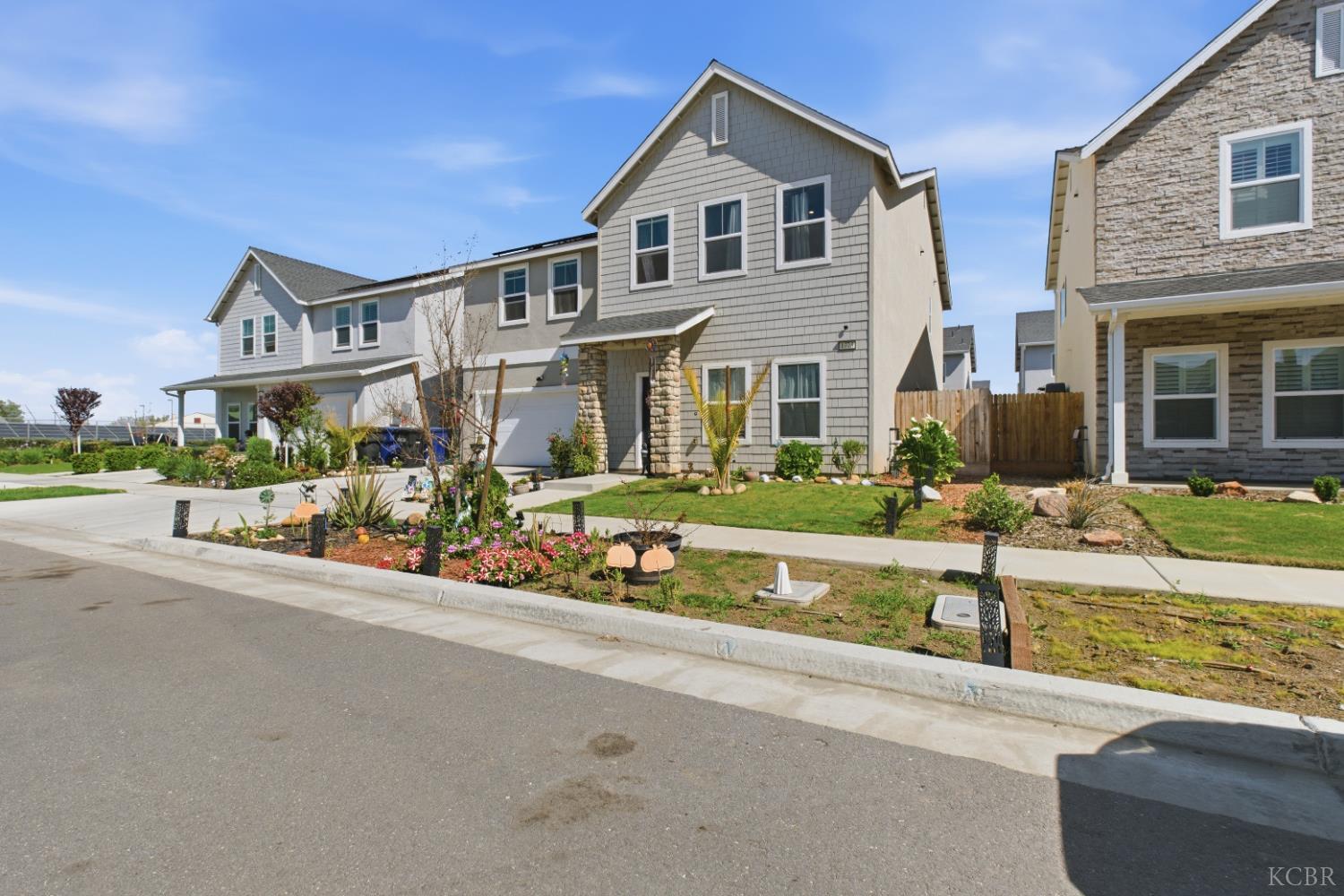 1773 N Sophia St, Hanford, CA 93230