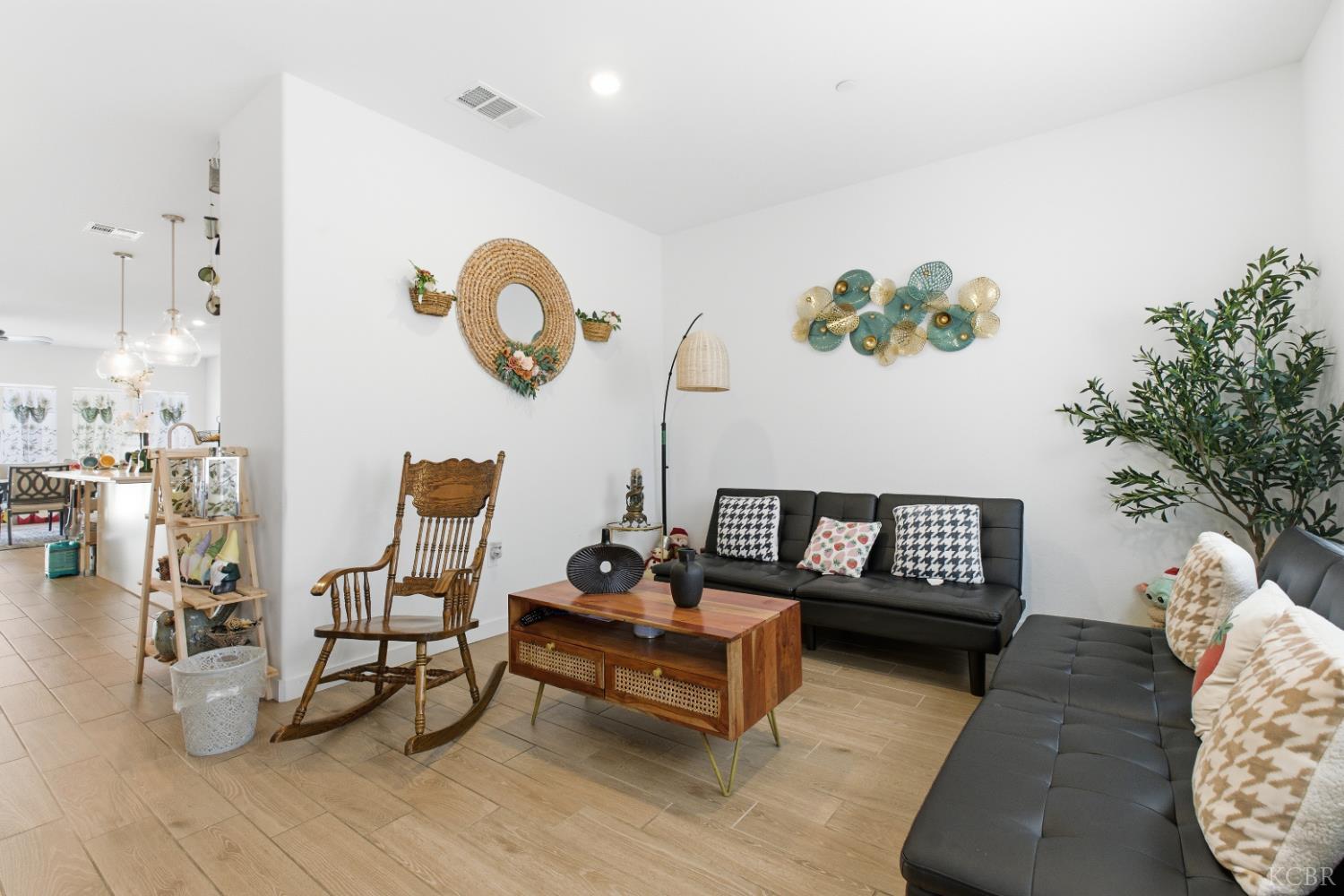 1773 N Sophia St, Hanford, CA 93230