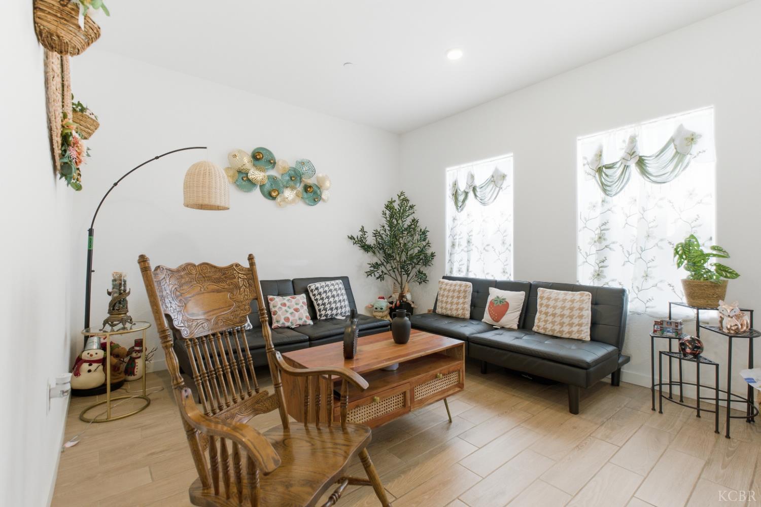 1773 N Sophia St, Hanford, CA 93230