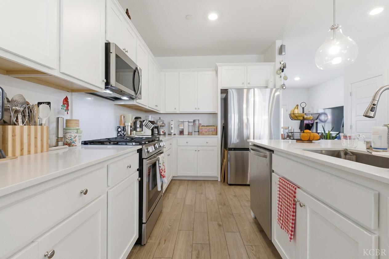 1773 N Sophia St, Hanford, CA 93230