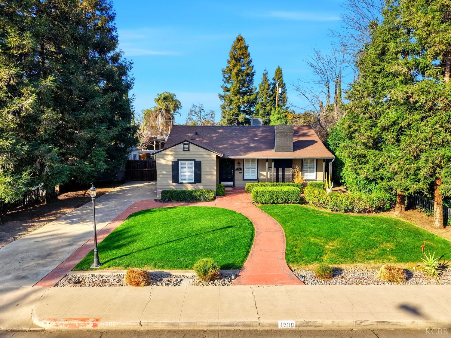 1708 W Myrtle Ave, Visalia, CA 93277