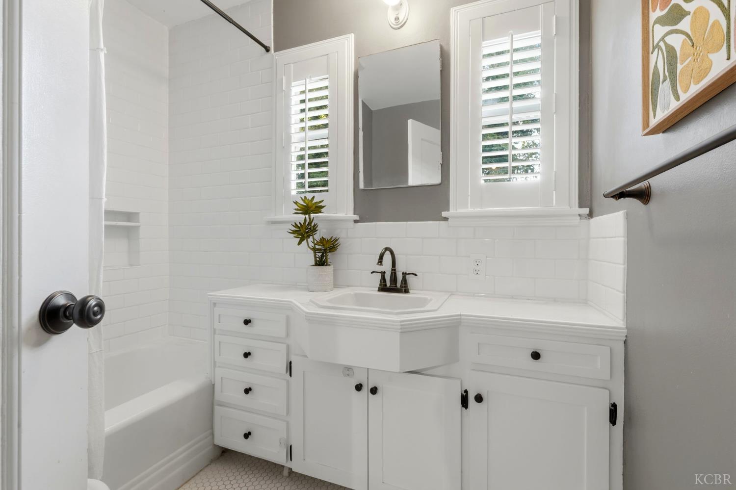 1708 W Myrtle Ave, Visalia, CA 93277