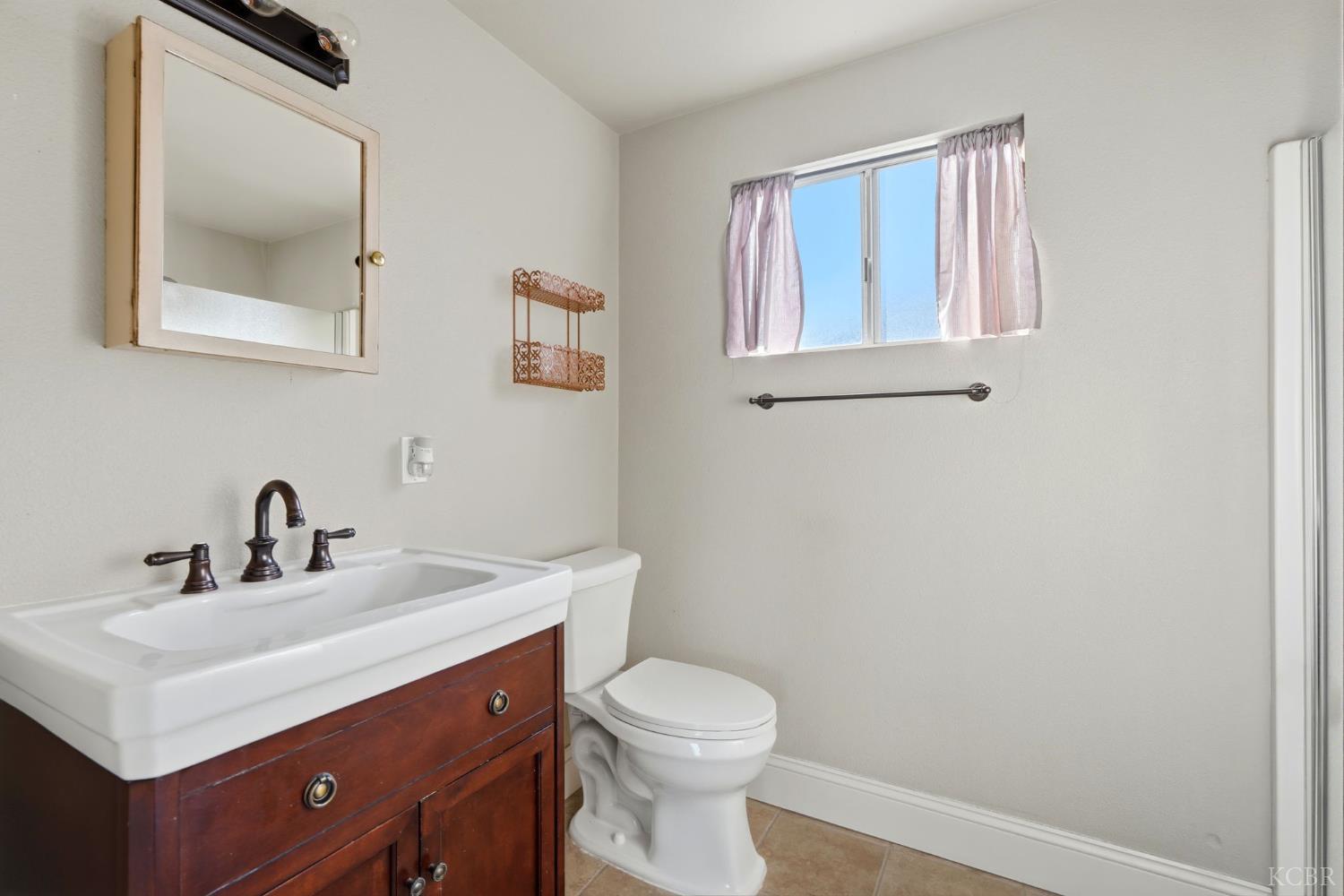 1708 W Myrtle Ave, Visalia, CA 93277