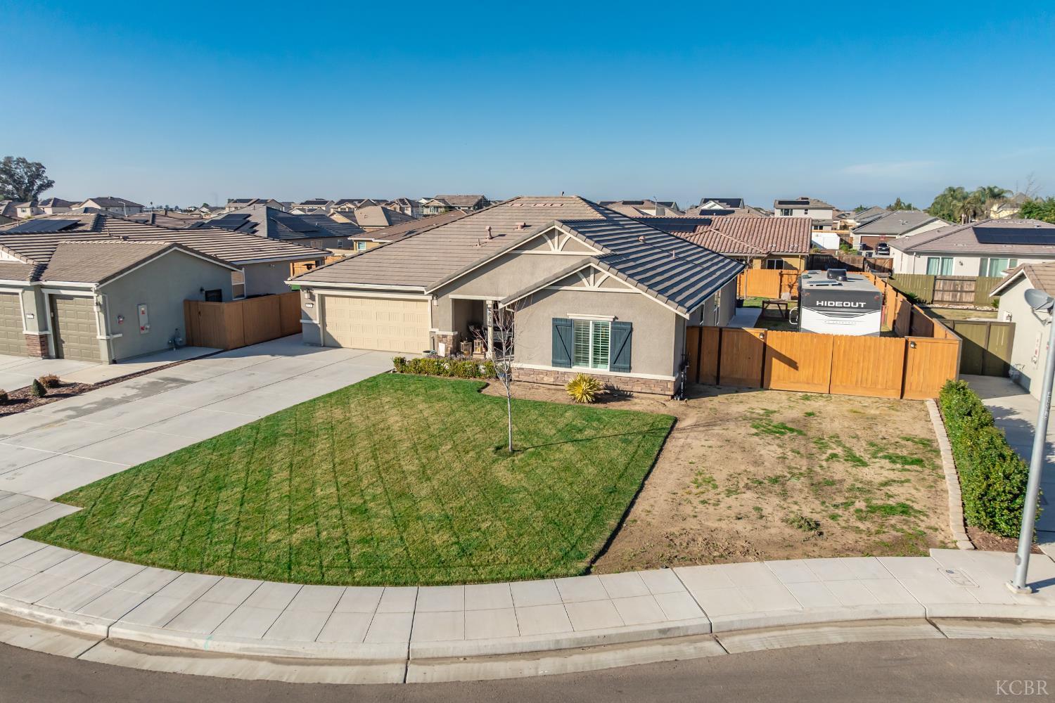 878 E Bonita Ave, Fowler, CA 93625