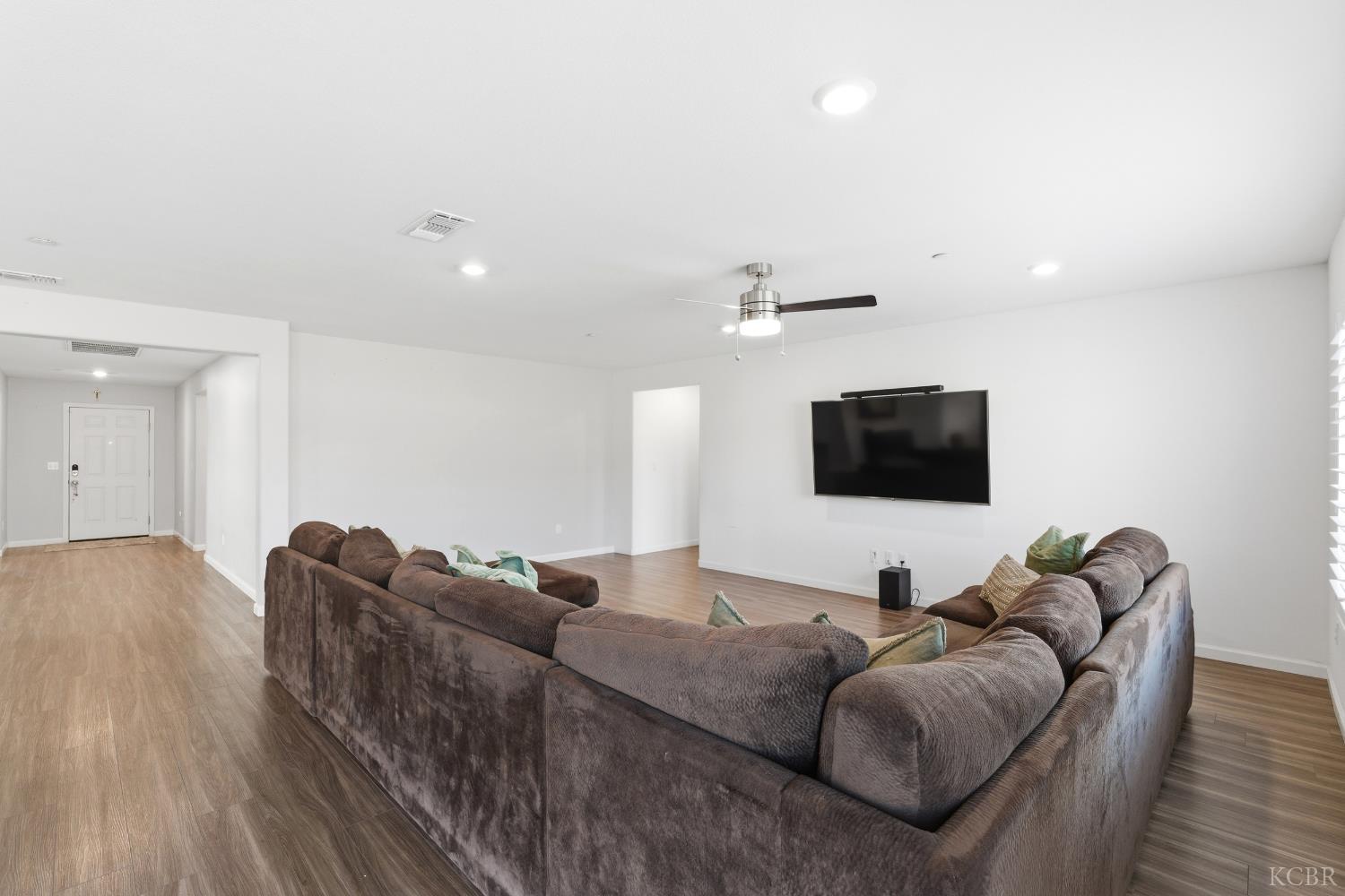 878 E Bonita Ave, Fowler, CA 93625