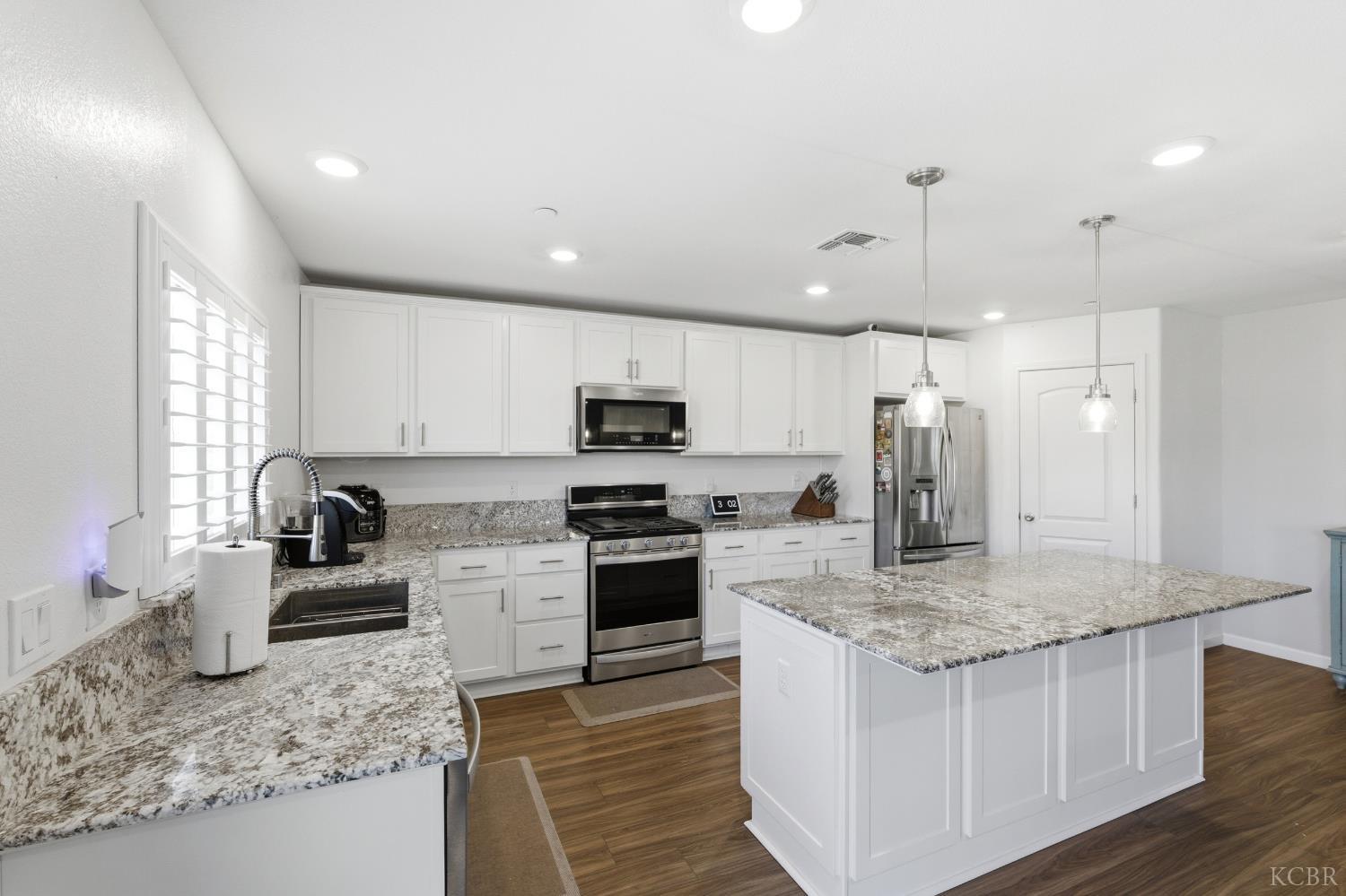 878 E Bonita Ave, Fowler, CA 93625