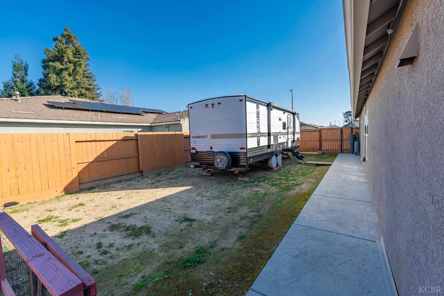 878 E Bonita Ave, Fowler, CA 93625