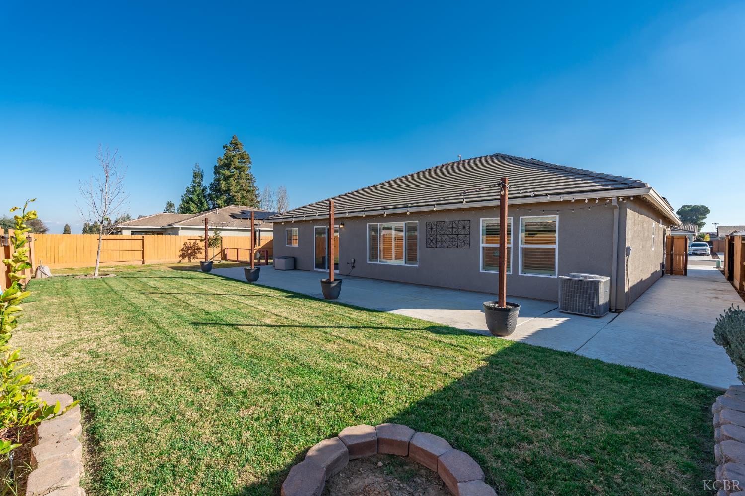 878 E Bonita Ave, Fowler, CA 93625