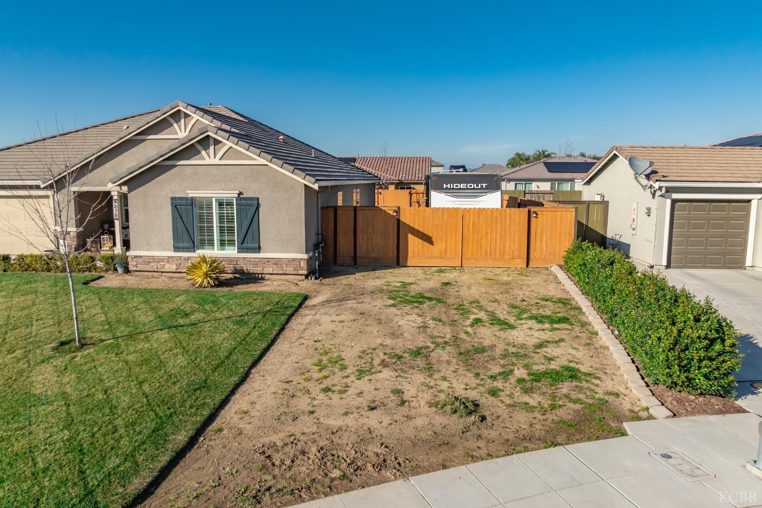 878 E Bonita Ave, Fowler, CA 93625