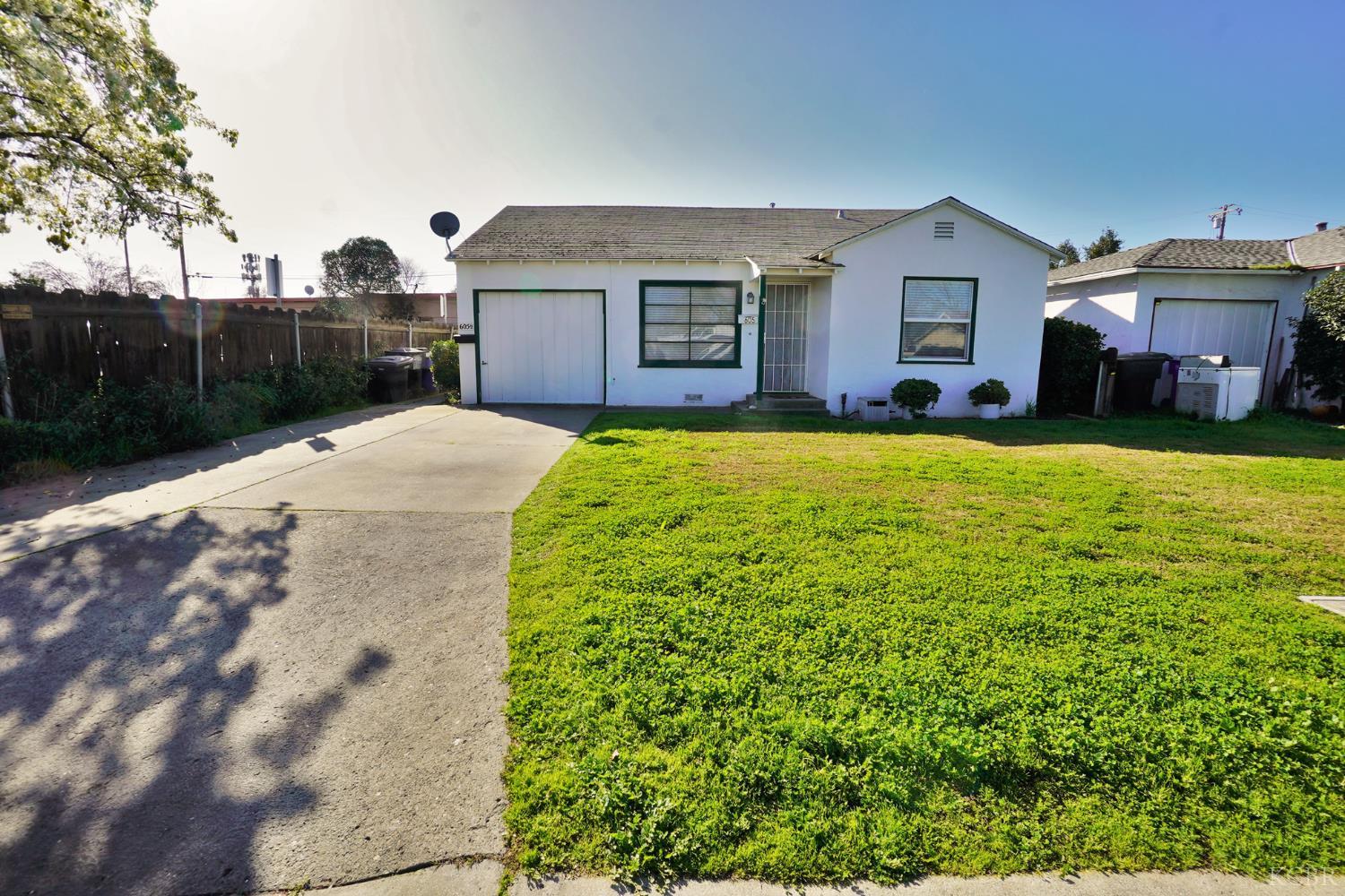 605 E Myrtle St E, Hanford, CA 93230