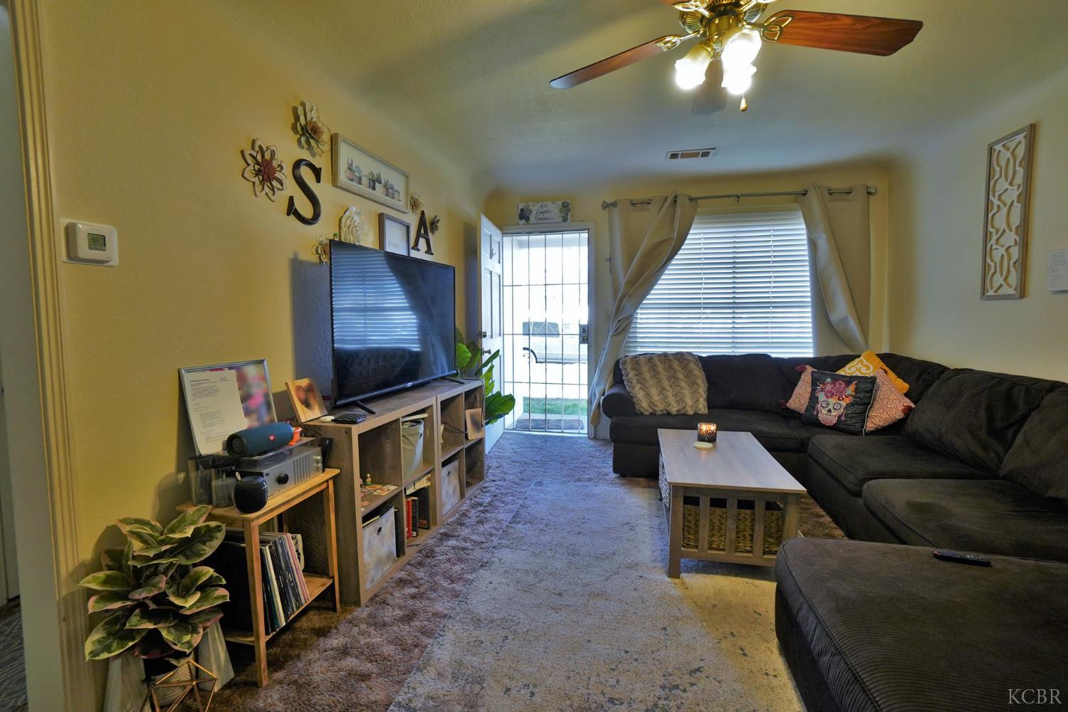 605 E Myrtle St E, Hanford, CA 93230