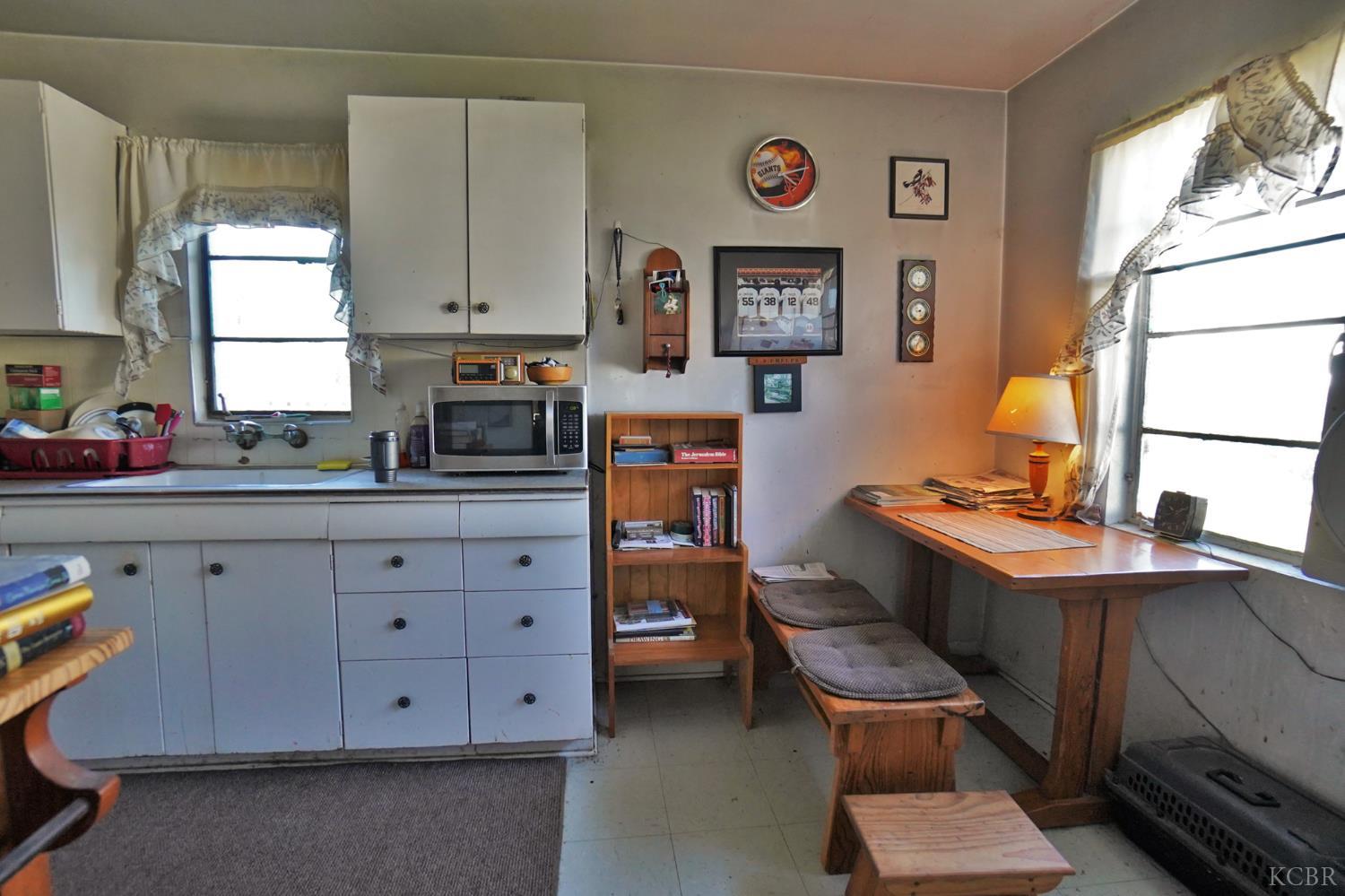605 E Myrtle St E, Hanford, CA 93230