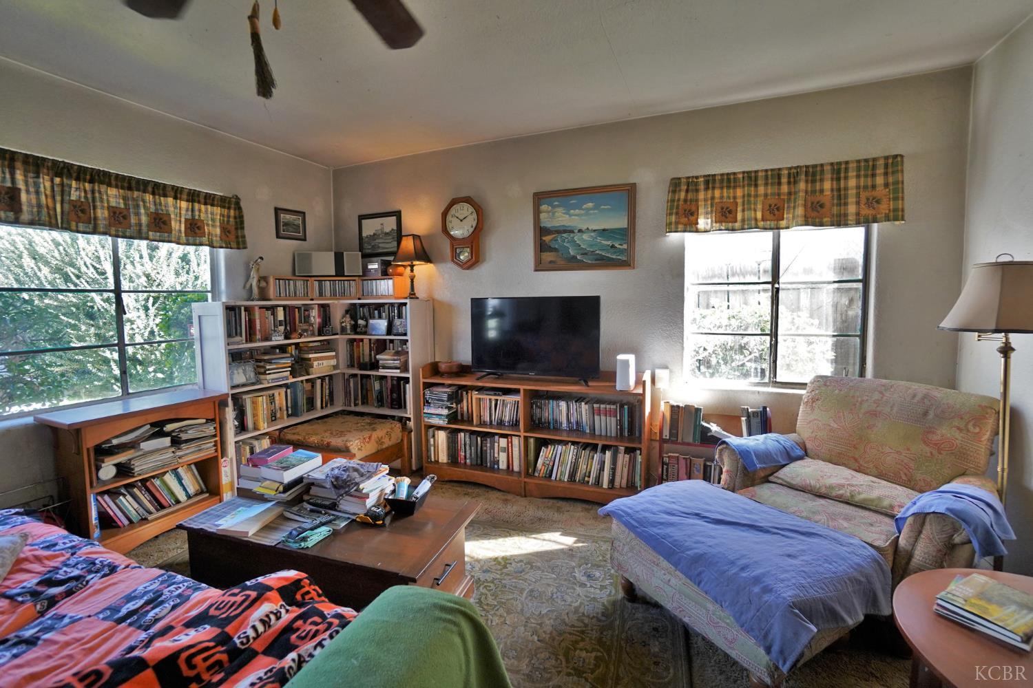 605 E Myrtle St E, Hanford, CA 93230