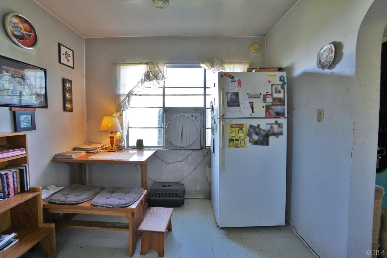 605 E Myrtle St E, Hanford, CA 93230