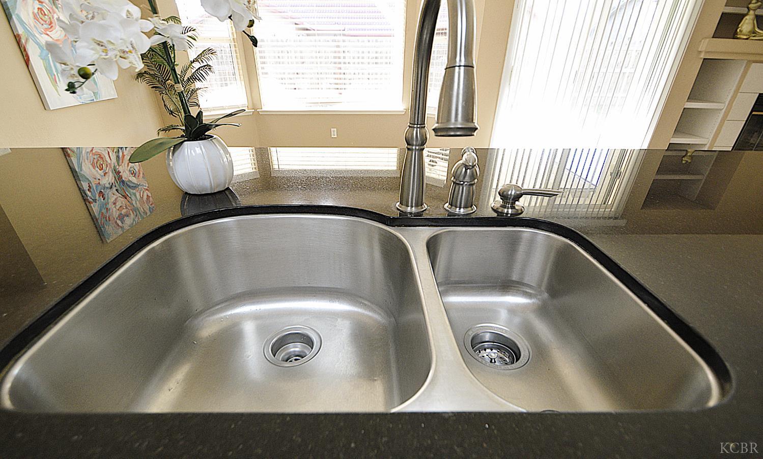 1133 Cousins Ct, Lemoore, CA 93245