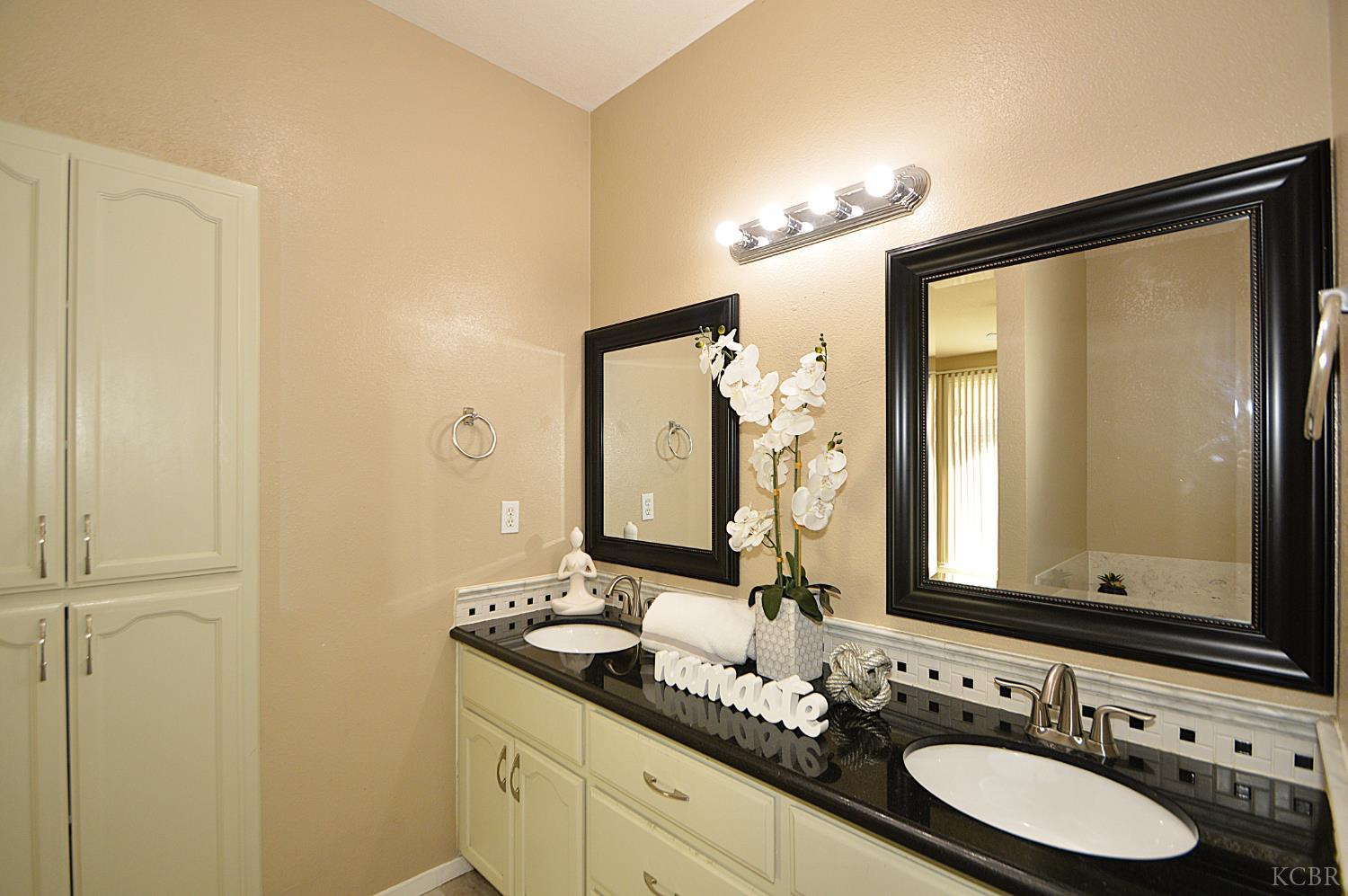 1133 Cousins Ct, Lemoore, CA 93245