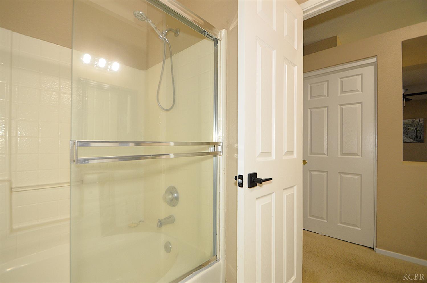 1133 Cousins Ct, Lemoore, CA 93245