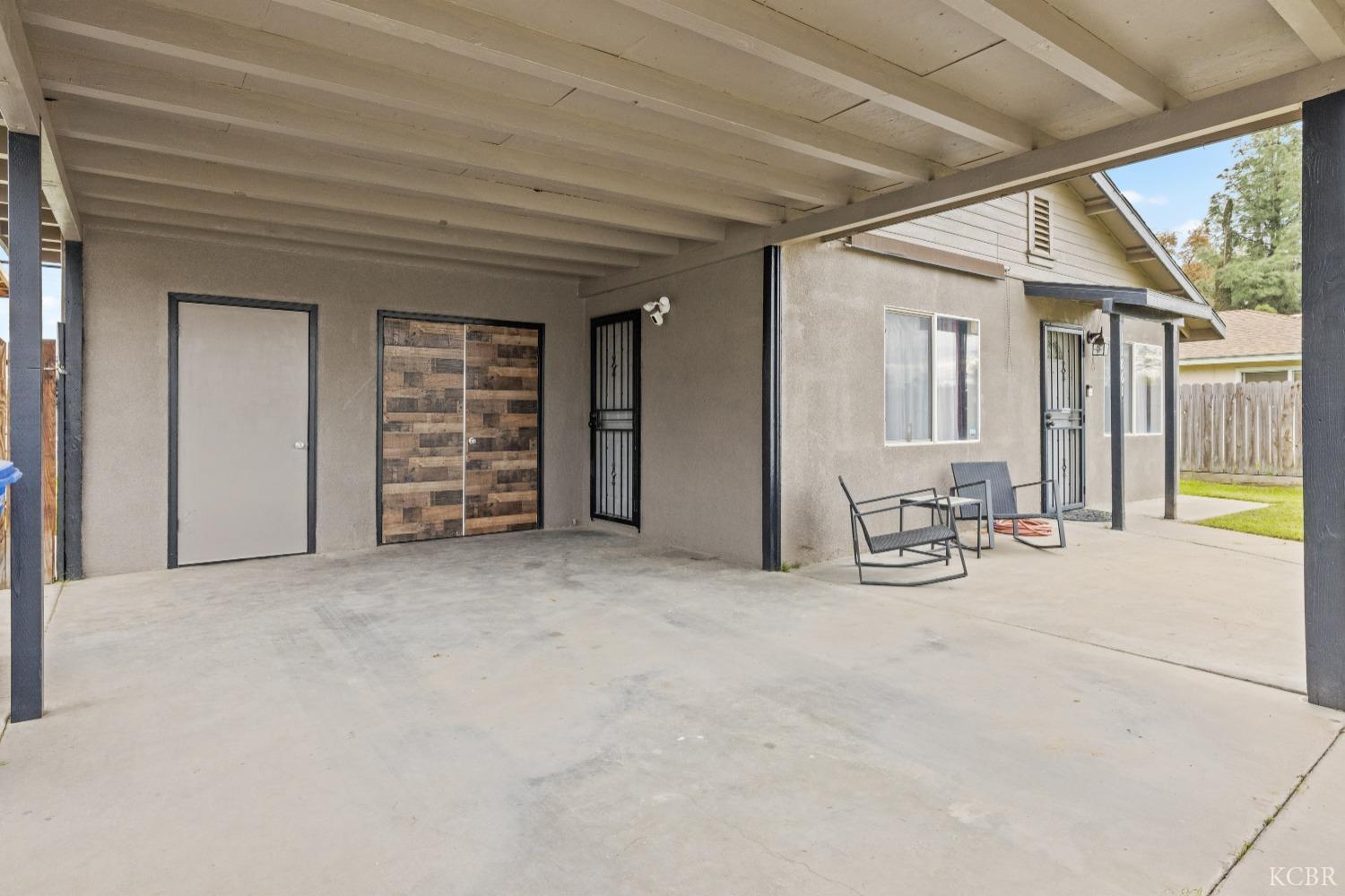 11861 Chris Ln, Hanford, CA 93230