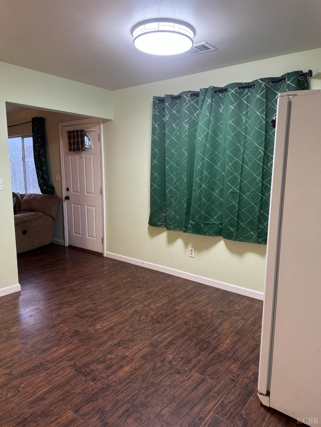 11861 Chris Ln, Hanford, CA 93230