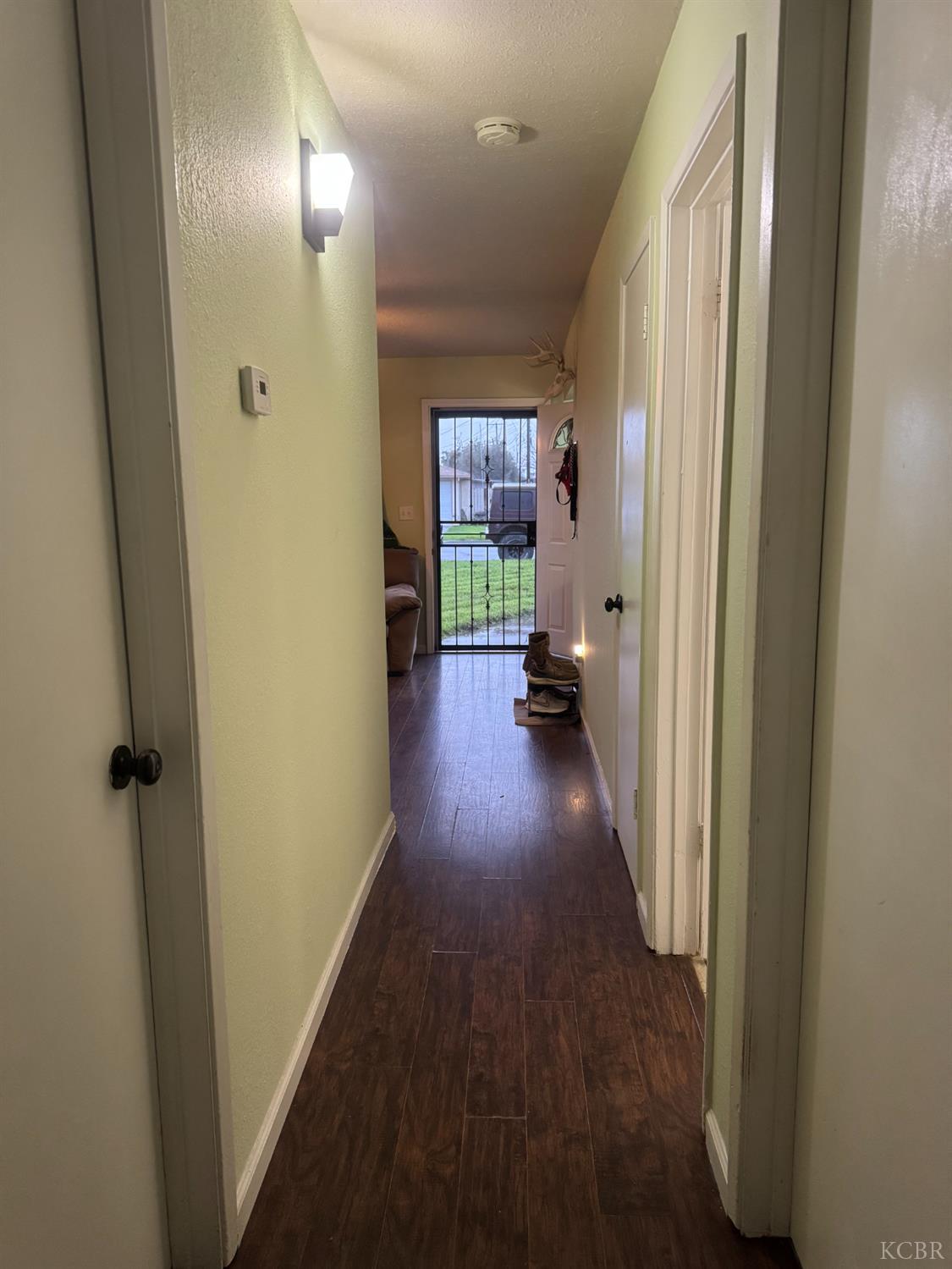 11861 Chris Ln, Hanford, CA 93230